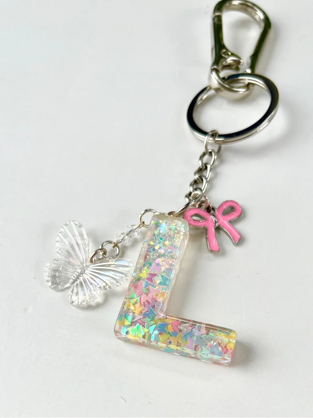🦋 'L' Glitter Letter Keychain & Bag Charm with 🎀 Bow & Butterfly Accents